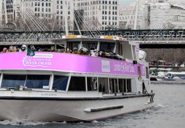 Boka en båttur på Themsen och en biljett till London Eye i London